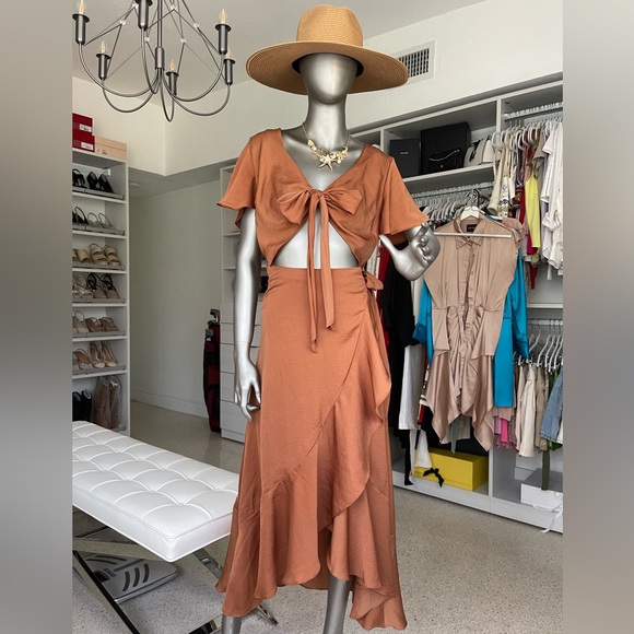 SATIN EFFECT CUT OUT DRESS π€ - Picture 3 of 7